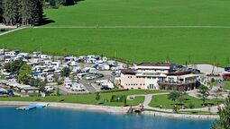 Blick auf Alpen Caravan Park Achensee in Achenkirch