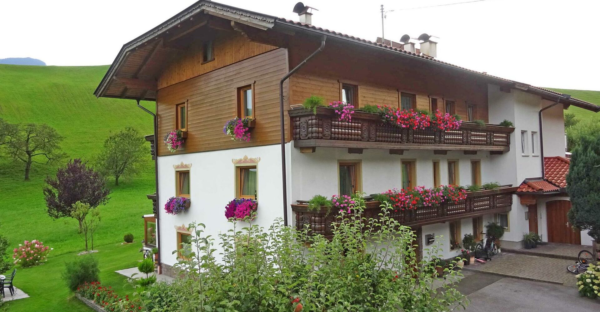 Landhaus-Alpenblick-Sommer.jpg